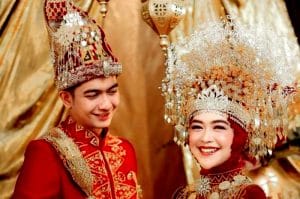 Menggali Nilai Budaya dalam Baju Adat Perempuan Aceh