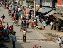 Kerusuhan Massal di Dhaka: Televisi Pemerintah Dibakar, 32 Orang Tewas dalam Protes Mahasiswa