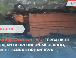 Kecelakaan Mobil Tronton Terbalik di Pidie