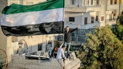 Konflik Suriah Memanas, Puluhan Orang Tewas Akibat Serangan Udara dan Bentrokan Sektarian