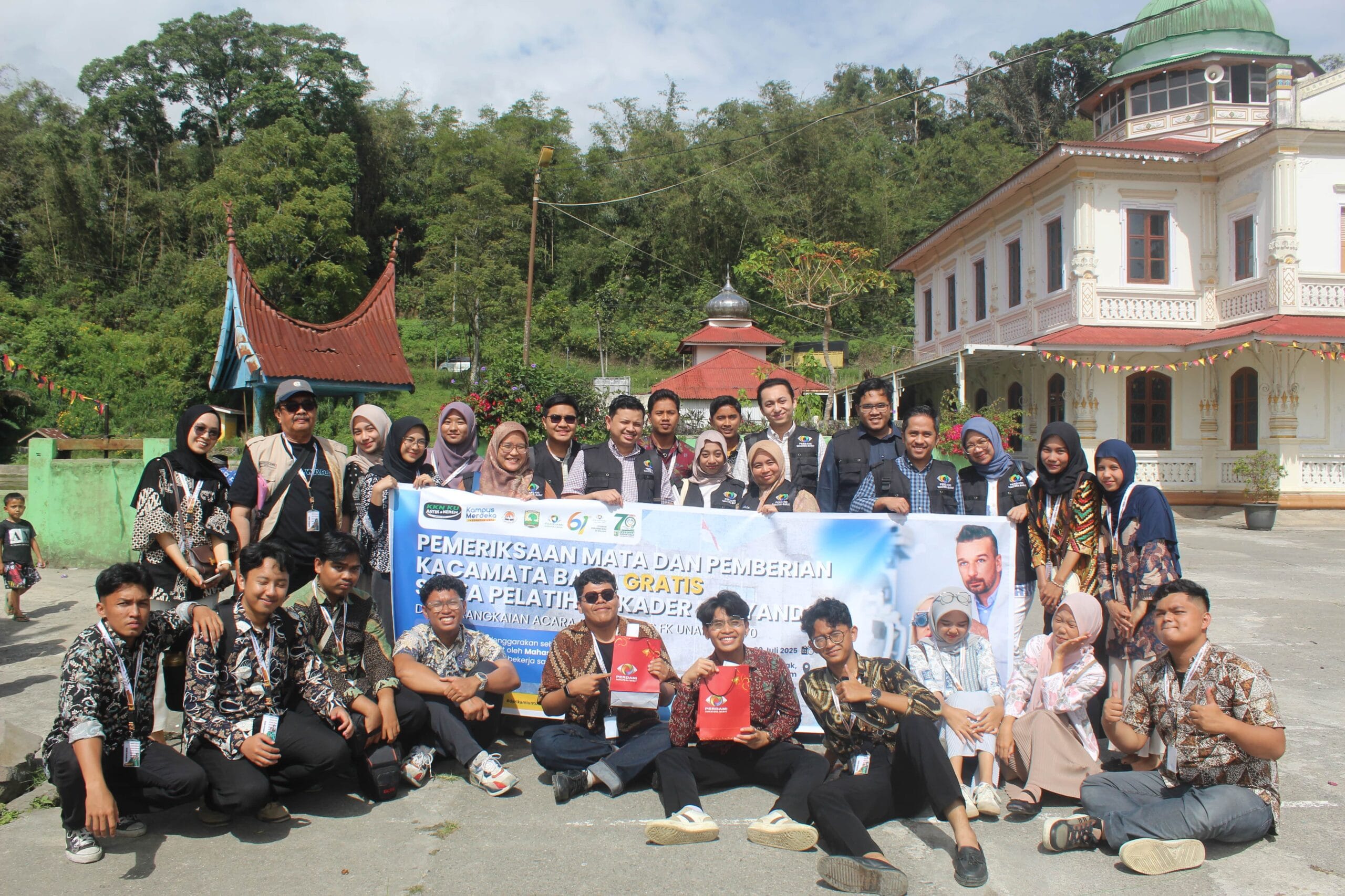 Dokumentasi Mahasiswa KKN Reguler II Unand, Sariak dengan PERDAMI Sumbar