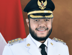 Fadly Amran Lantik 122 Pejabat di Padang