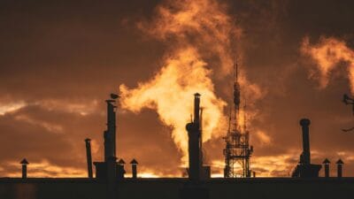 Ilustrasi kilang minyak yang ada di Indonesia