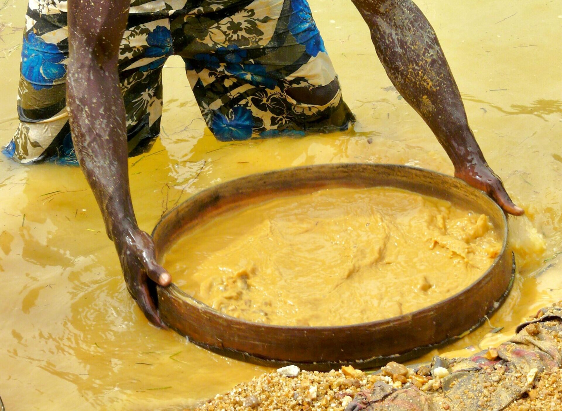 Ilustrasi tambang ilegal yang ada di Indonesia