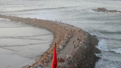 Ilustrasi breakwater yang ada di Indonesia