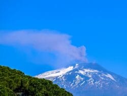 Marapi Sumbar Erupsi, Status Waspada; Radius 3 Km