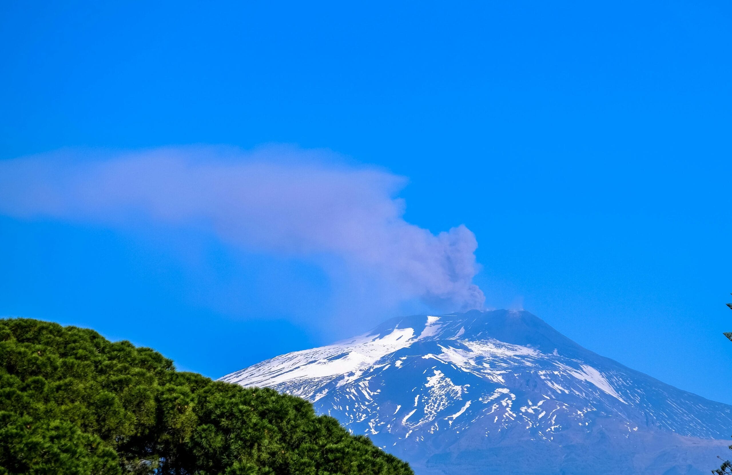Gunung erupsi
