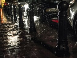 BMKG: Hujan Lebat Pagi Ini di Riau, Kepri, Babel; Selat Sunda 0,8–2,3 m