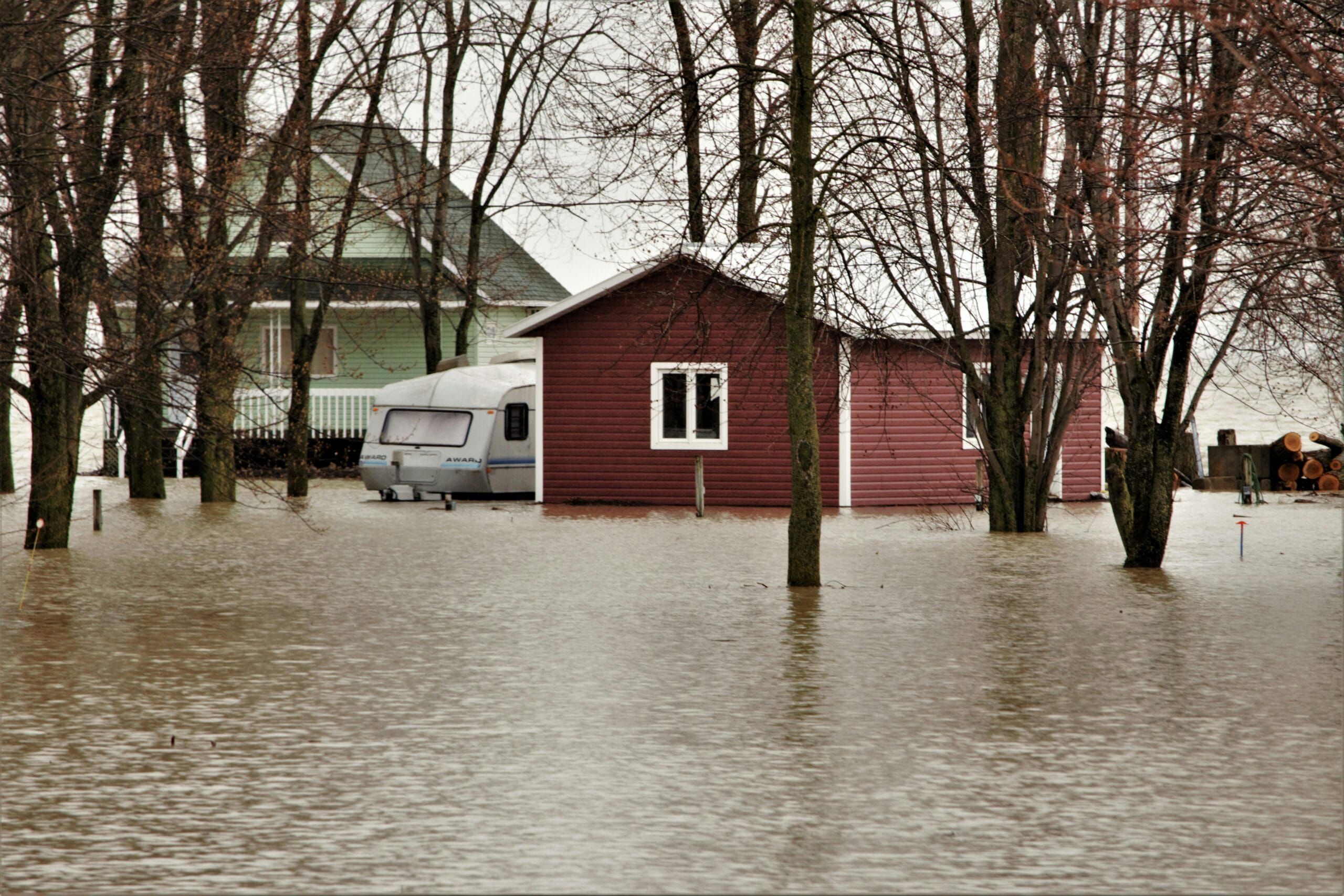 Rumah terendam banjir