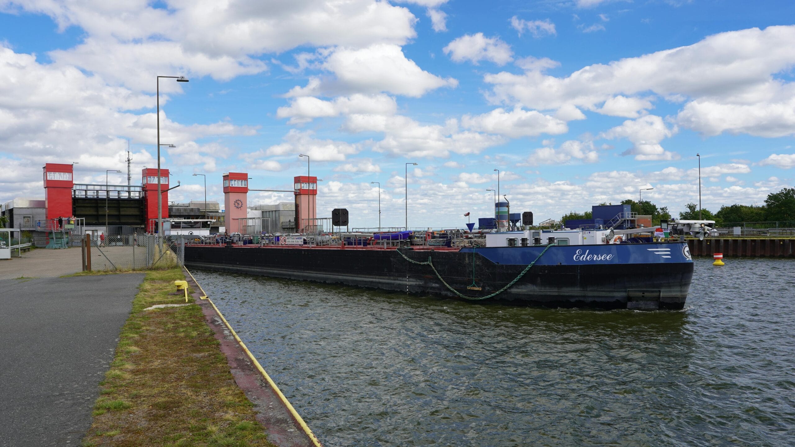 Ledakan kapal Batam 13 korban