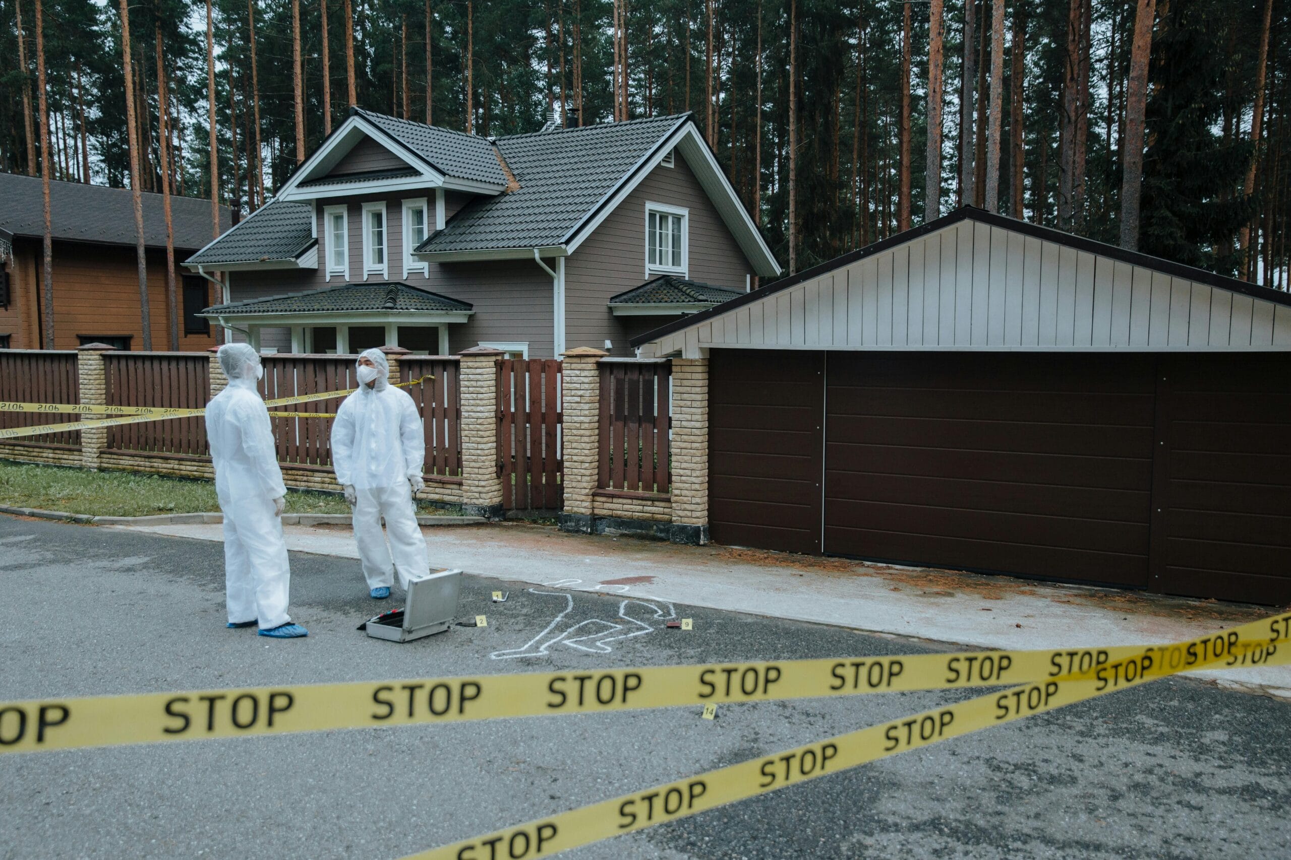 OTT Gubernur Riau (foto oleh cottonbro studio)