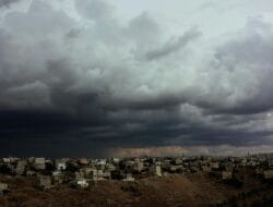 Lampung Waspada Hujan Lebat–Petir Sore–Malam