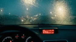 Hujan Lebat (Photo by Lukas Rychvalsky: https://www.pexels.com/photo/photo-of-windshield-during-rainy-weather-1600909/)