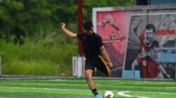 PSMS Medan vs Bekasi City (Photo by syah rizal ananda: https://www.pexels.com/photo/young-man-playing-soccer-on-medan-field-32563038/)