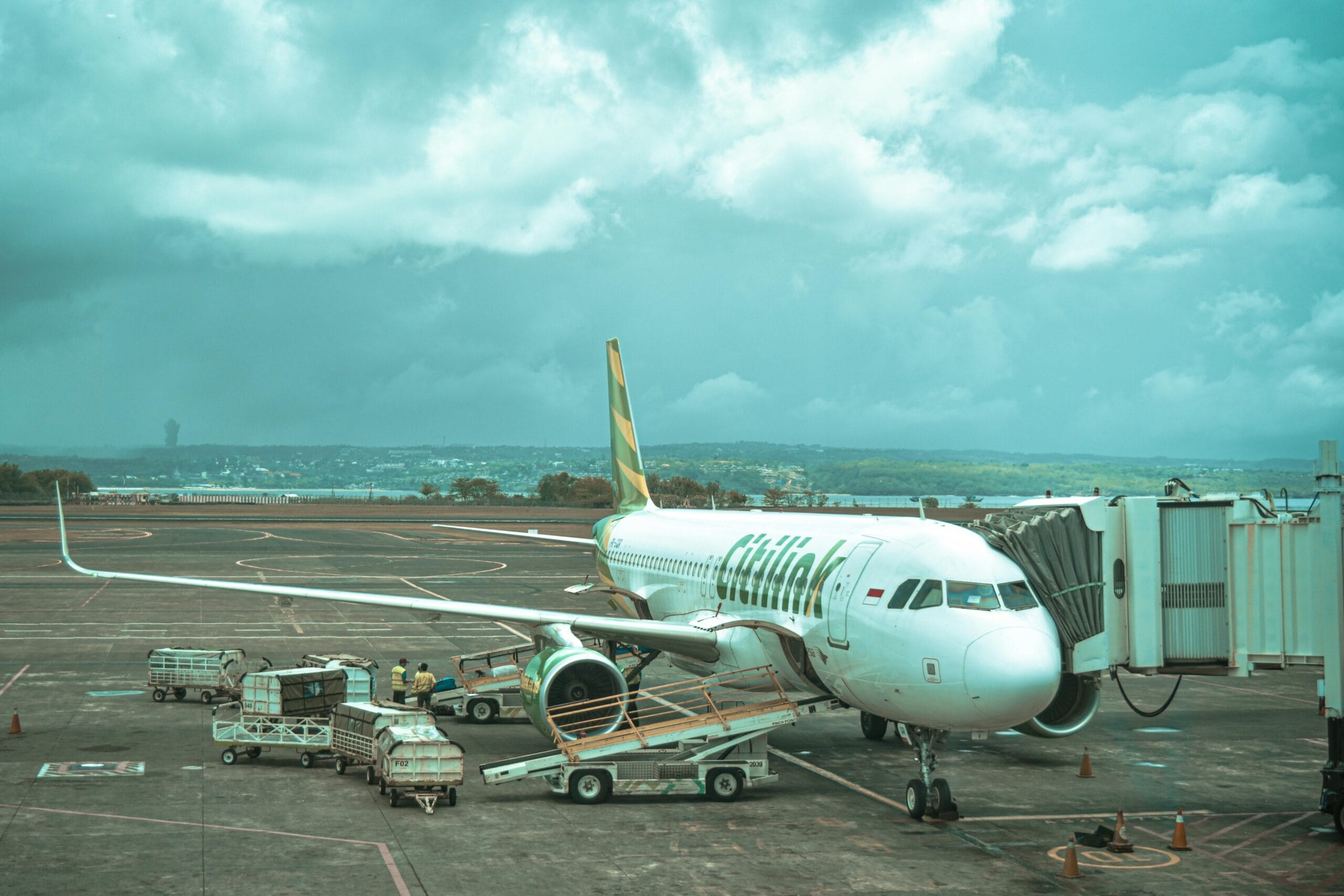 Citilink (Photo by Ilman Muhammad: https://www.pexels.com/photo/white-passenger-plane-on-the-airport-6570826/)