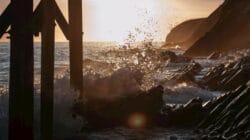 banjir rob Sumatra (Photo by Tim Mossholder: https://www.pexels.com/photo/ocean-waves-near-mountain-1574671/)