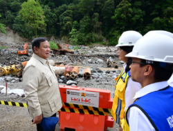 Prabowo Tinjau Perbaikan Jalan Lembah Anai Tanah Datar