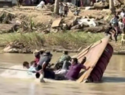 Rakit Ditumpangi Wagub Aceh Terbalik di Pameu