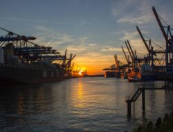 Bakauheni Ramai Lancar, ASDP Imbau Pemudik Waspada Cuaca