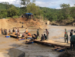Aceh Tengah Bangun Jembatan Darurat Apung Kala Ili