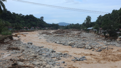 Jalan Batu Busuk putus 235 KK