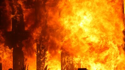 Pabrik sandal Medan Deli terbakar (Vladimir Shipitsin)