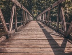 Jembatan Darurat Batang Anai Dikebut, Akses Warga Tersendat