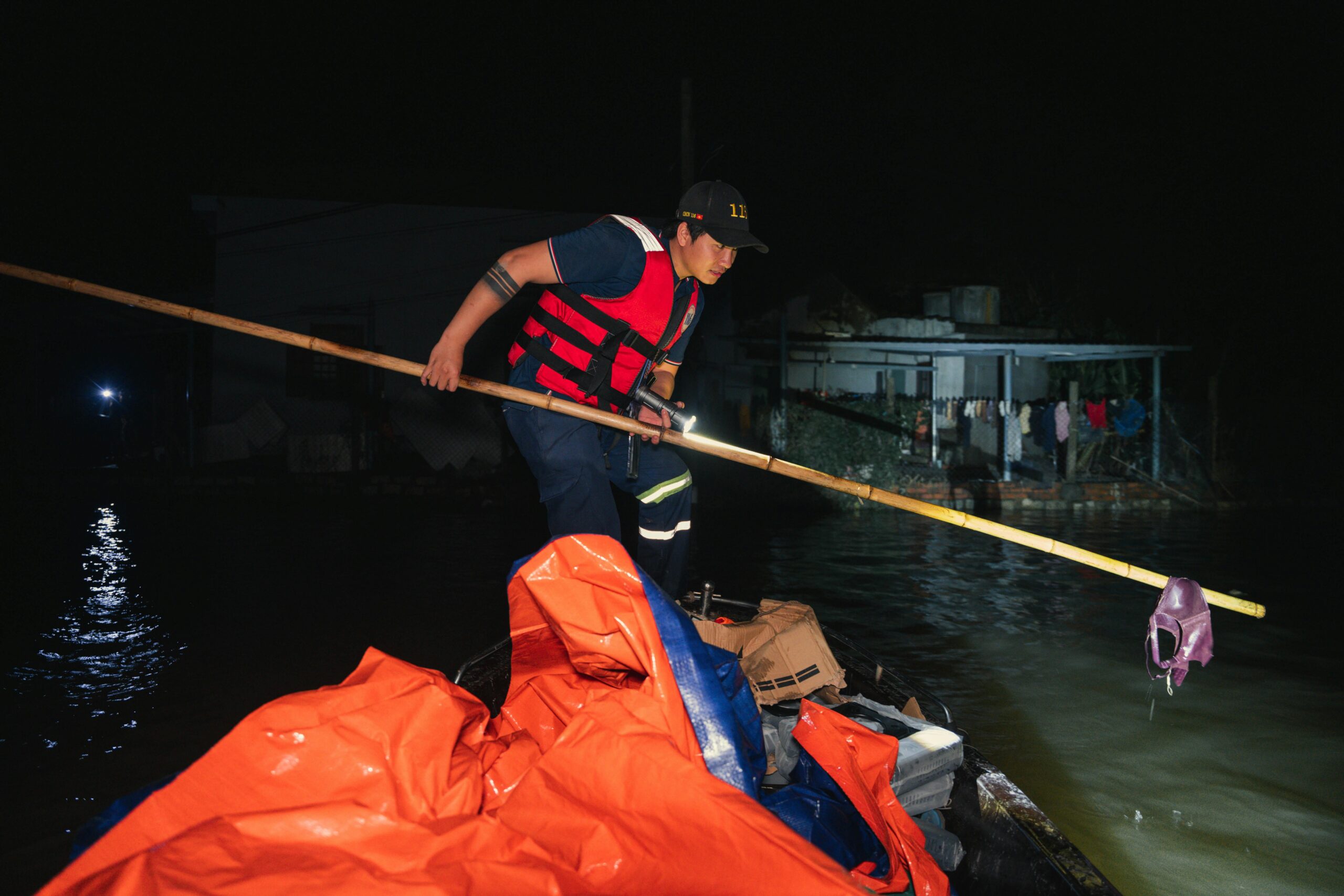 Ilustrasi pencarian korban banjir Aceh Utara (Long Bà Mùi)