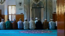 Shalat berjamaah (Pir Sümeyra)