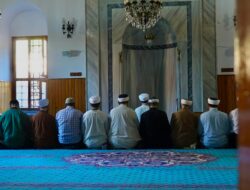 Mengapa Kekuasaan Sering Membuka Wajah Asli Manusia