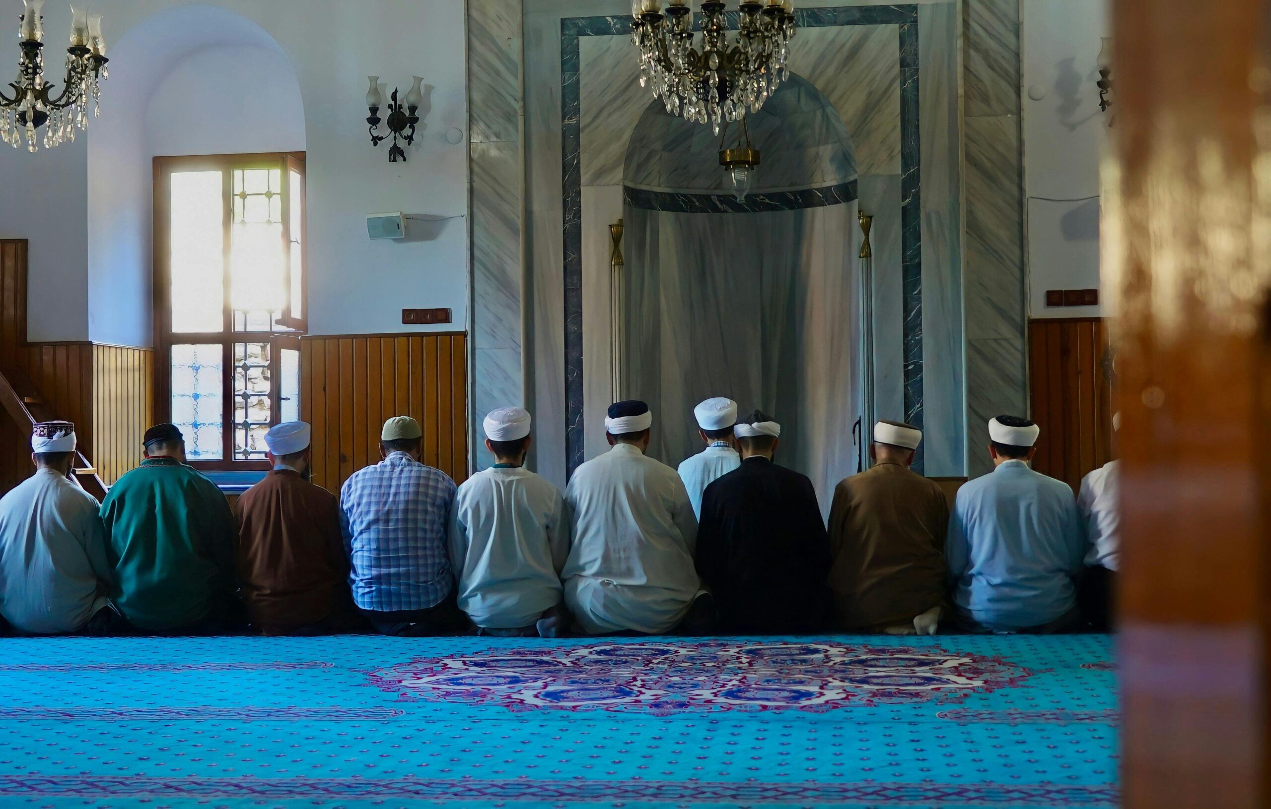 Shalat berjamaah (Pir Sümeyra)