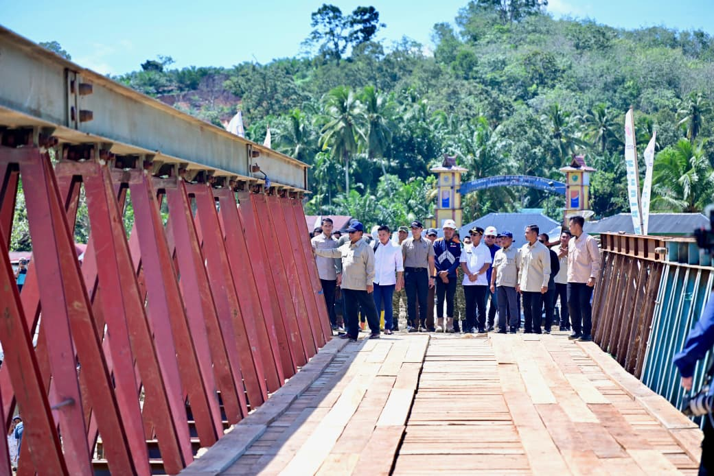 Tapanuli Selatan jembatan Garoga (Kantor Staf Presiden)