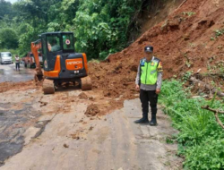 OKU Selatan Pulihkan Jalan Longsor Rantau Nipis