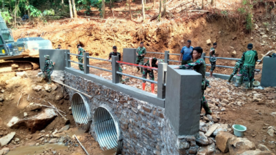 Jembatan armco Tapanuli Tengah (TNI AD)