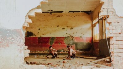 Ilustrasi sekolah rusak Nagan Raya (Raiza Azkaril)