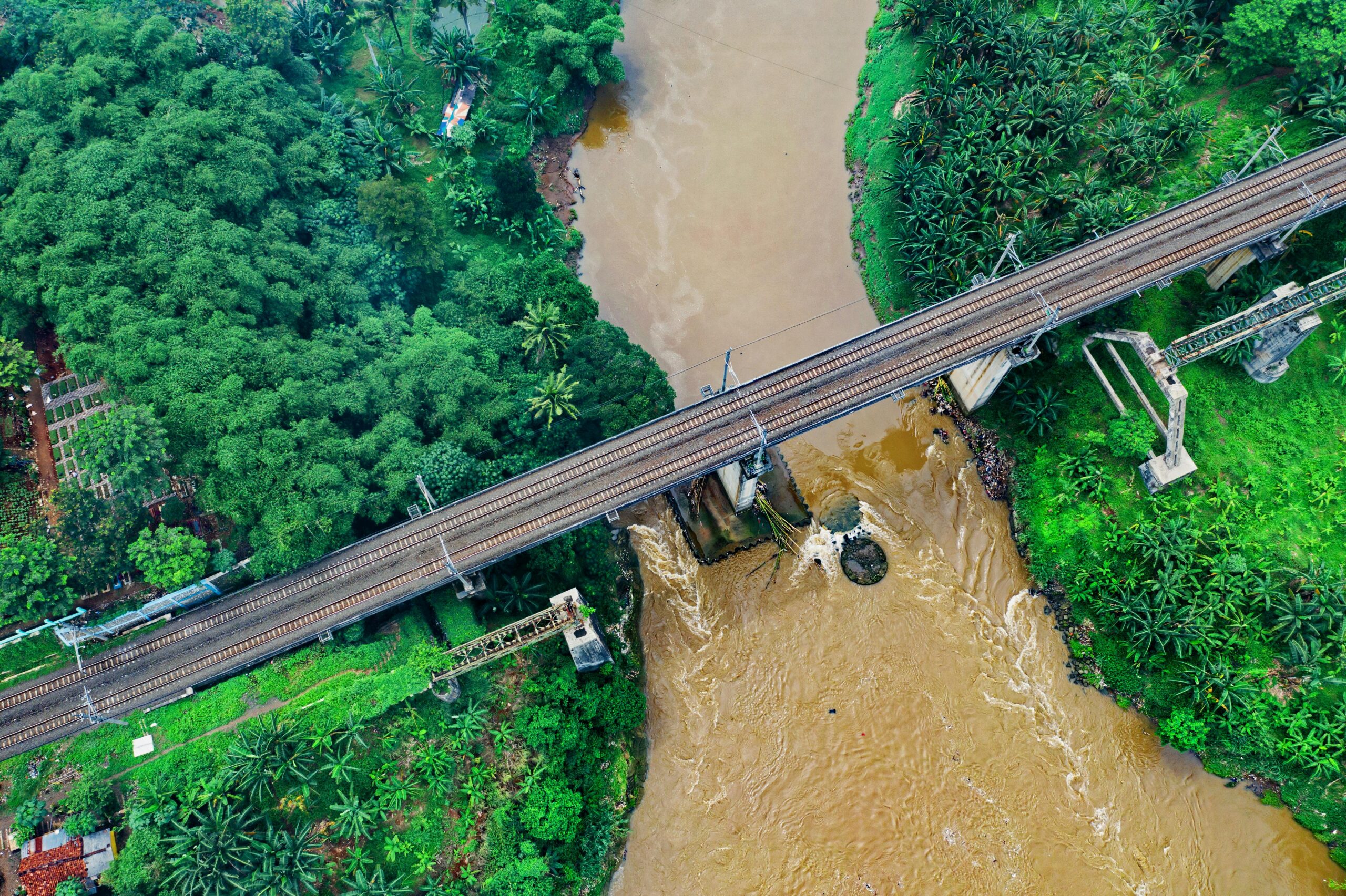 Jembatan (Tom Fisk)