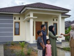 Pemko Banda Aceh Serahkan Tiga Rumah Layak Huni, Target 71 Unit pada 2026