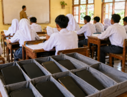 Sekolah Diminta Membatasi Gawai Saat Belajar, Bukan Melarang Penggunaan Secara Total