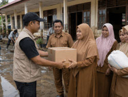 Sebanyak 1.640 Guru Terdampak Banjir Aceh Timur Menerima Bantuan