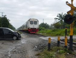 Satu Tewas, Dua Luka Berat dalam Tabrakan Kereta di Perlintasan Tanpa Palang Sergai