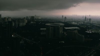 Ilustrasi awan hujan untuk cuaca Sumatra 18 September 2026