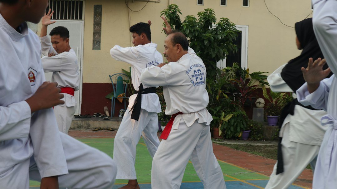 Ilustrasi latihan karate untuk Kejuaraan FORKI Aceh 2026