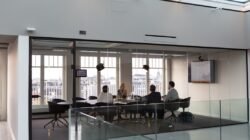 Ilustrasi rapat pemerintahan terkait pengelolaan aset daerah dan BUMD