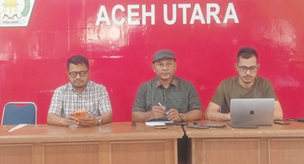 Bendahara Panitia Milad 800 Tahun Aceh Utara dan Samudera Pasai Muslim Syamsuddin saat konferensi pers di Aceh Utara