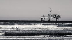 Ilustrasi anjungan energi lepas pantai; bukan fasilitas Singkil atau Meulaboh