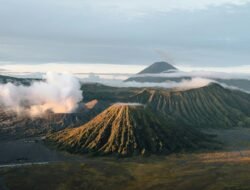 Gunung Marapi Kembali Erupsi, Abu Mengarah ke Padang Panjang dan Tanah Datar