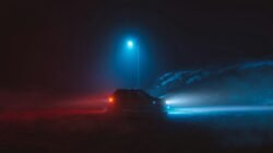 Ilustrasi kendaraan di jalan malam hari, bukan foto pengungkapan narkotika di Langkat