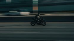 Ilustrasi pengendara sepeda motor dalam lalu lintas, bukan dokumentasi Operasi Patuh Seulawah