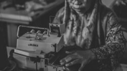 Ilustrasi kegiatan menjahit untuk usaha kecil; bukan foto kegiatan BKOW Sumut. Foto: Firdaus Roslan/Unsplash.