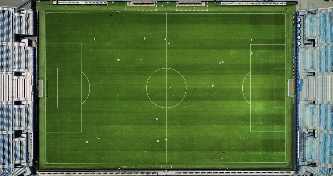 Ilustrasi stadion sepak bola dari udara; bukan Stadion H Agus Salim Padang. Foto: Charles Kitenge/Unsplash.